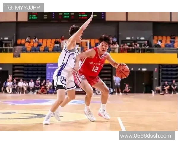 中国国家蓝球队迎战美国队决战篮球巅峰展现实力与激情 中国国家蓝球队迎战美国队决战篮球巅峰展现实力与激情