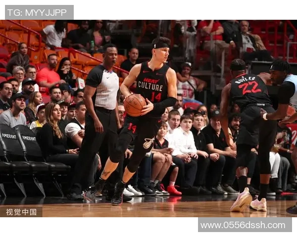 勇士与开拓者赛场冲突引发激烈打斗球迷热议双方球员情绪失控