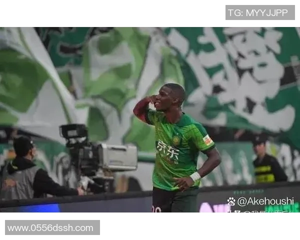 重庆与国安激战正酣精彩瞬间回顾与赛场氛围全景展示